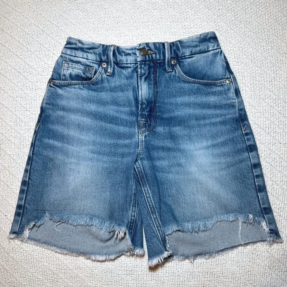 Good American Baggy Denim Shorts Indigo Curve Raw Hem Size 24