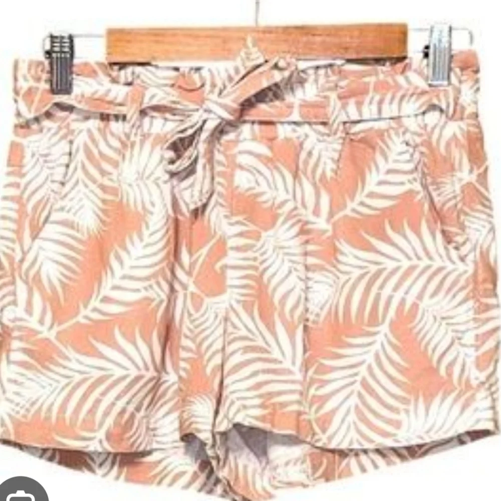 Hope & Harlow Pink/White Linen Shorts Size M