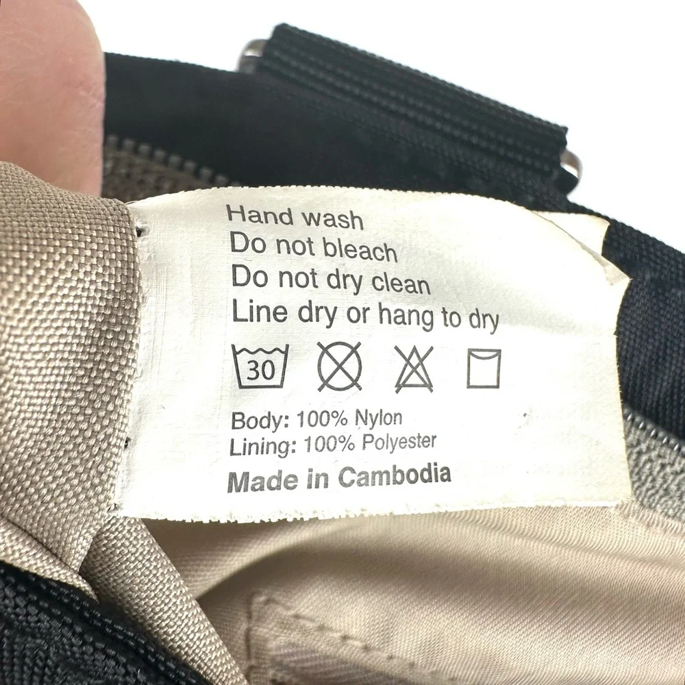 Baggallini front zipper