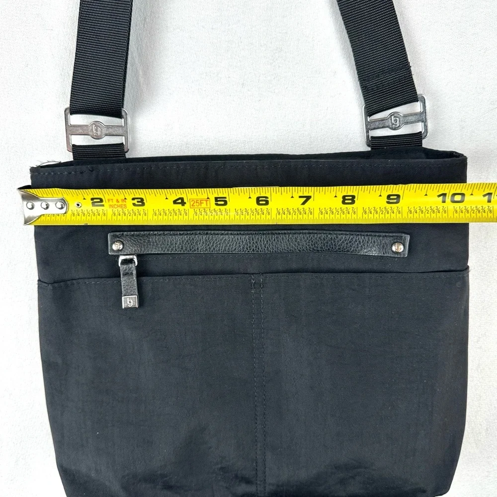 Baggallini front zipper