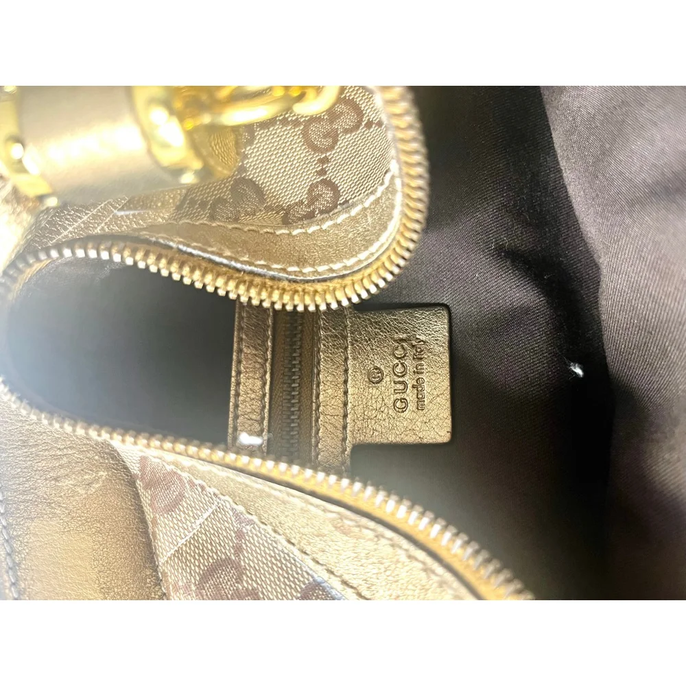 Gucci gg signature