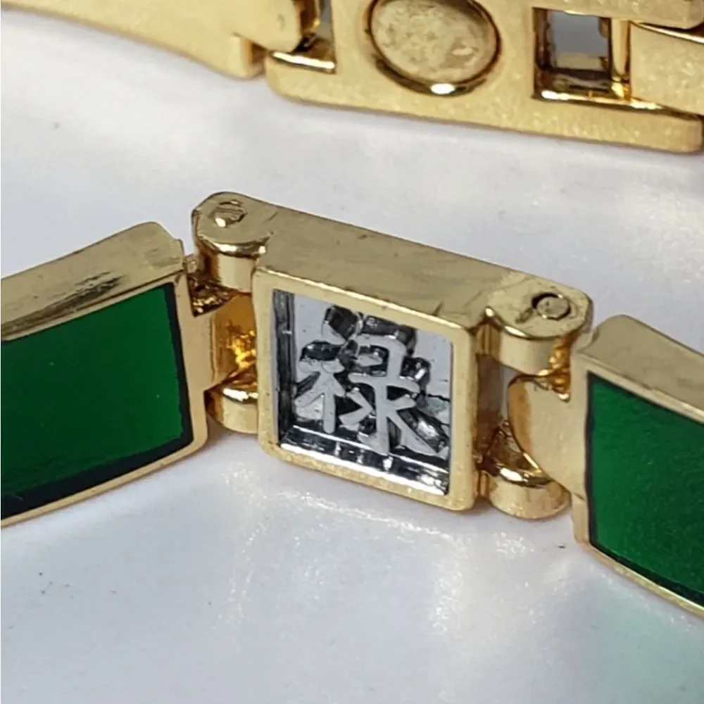 Unbranded chinese symbol see