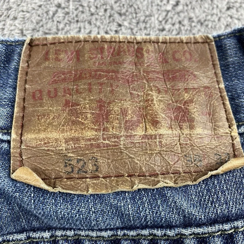 Levis excellent some