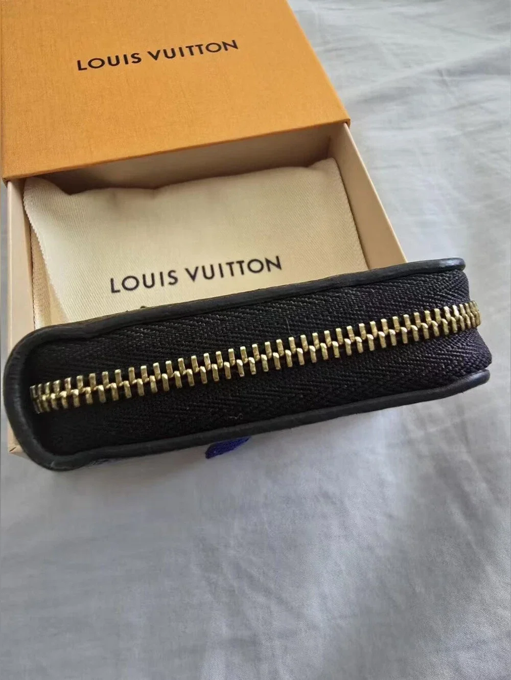 Louis Vuitton zippy coin