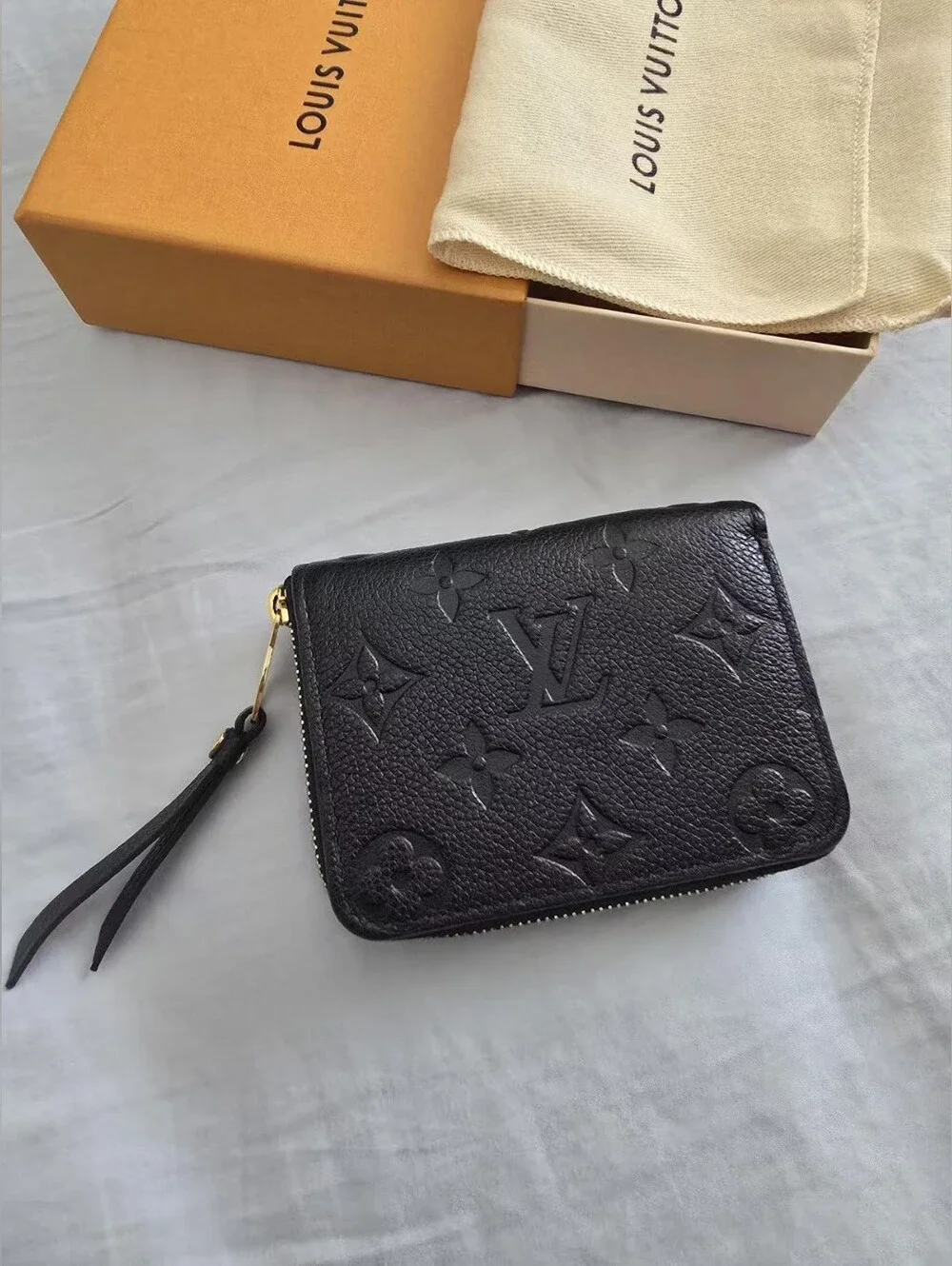 Louis Vuitton zippy coin