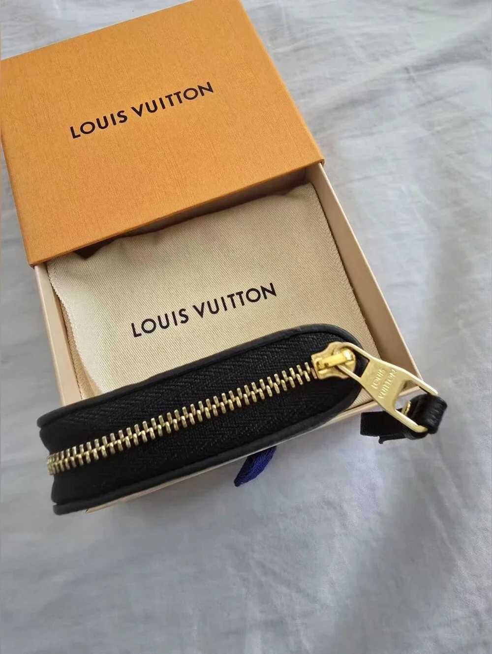 Louis Vuitton zippy coin