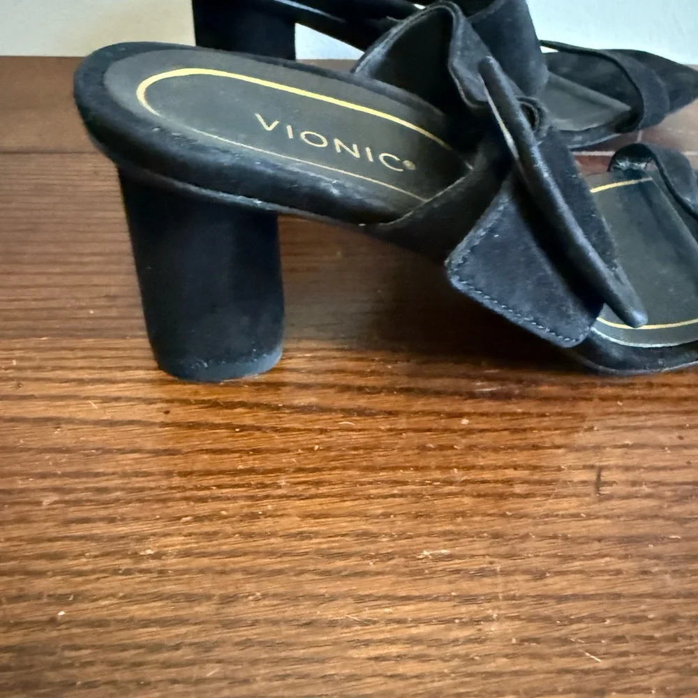 Vionic Brookelle‎ Black Suede Buckle Heeled Sandals 6.5