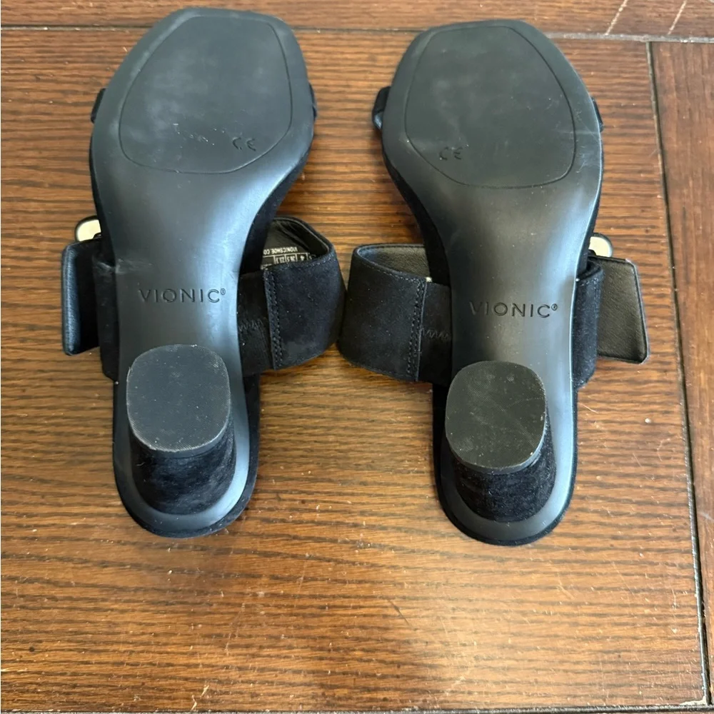 Vionic Brookelle‎ Black Suede Buckle Heeled Sandals 6.5
