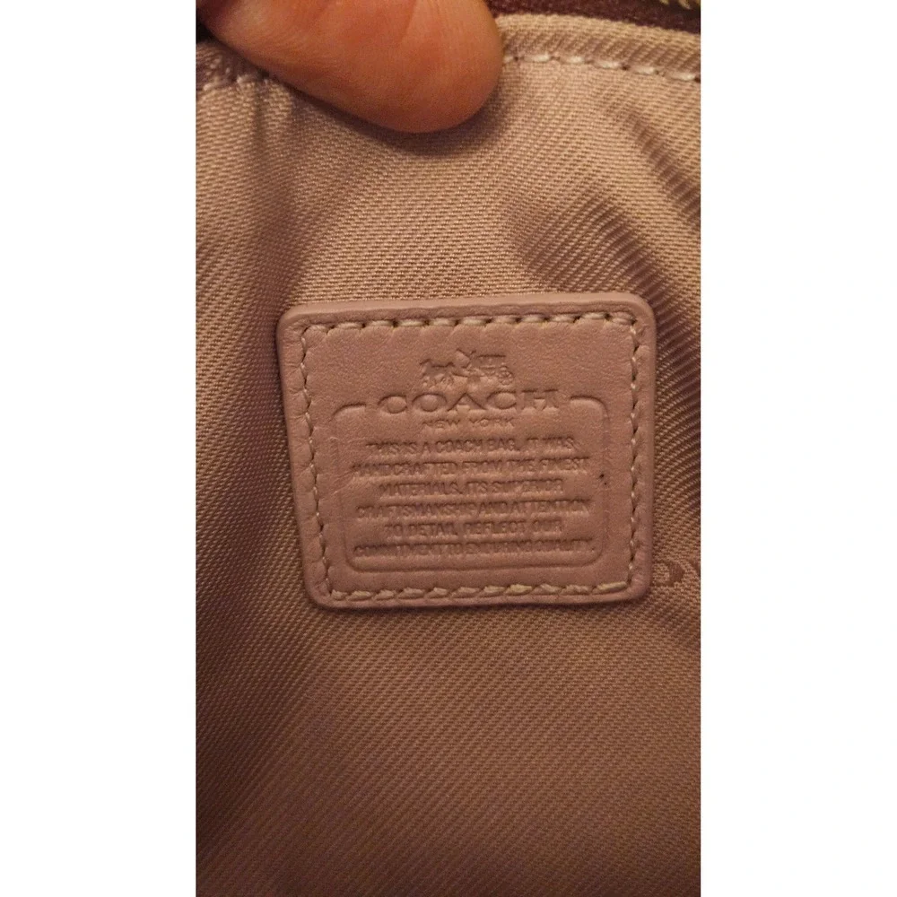Coach corner zip