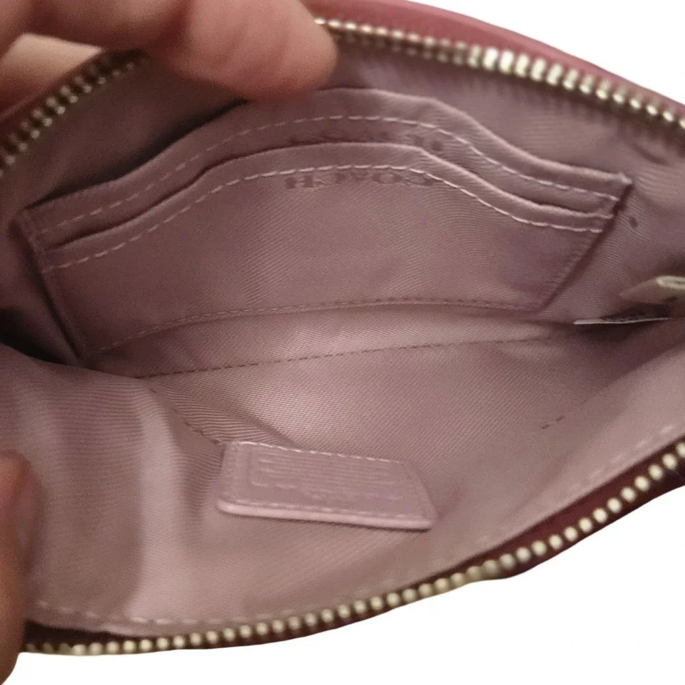 Coach corner zip
