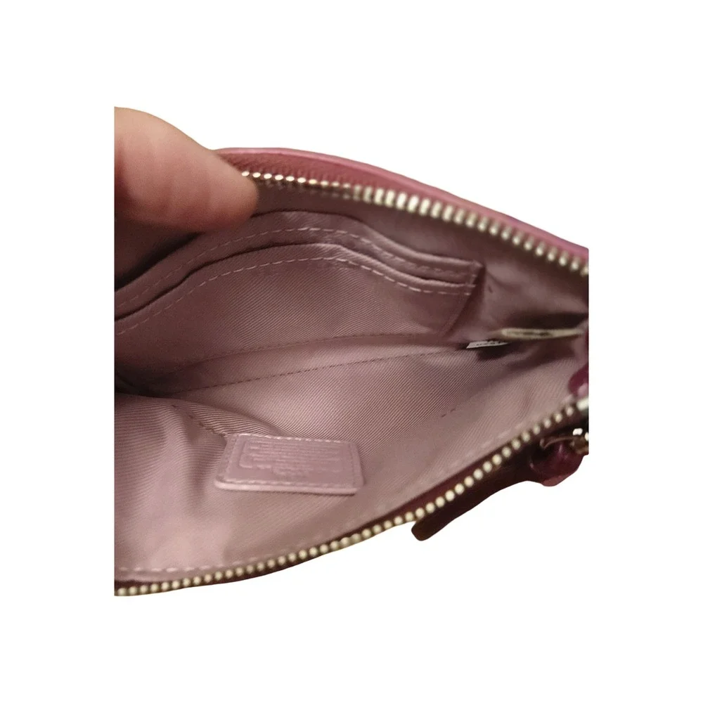 Coach corner zip