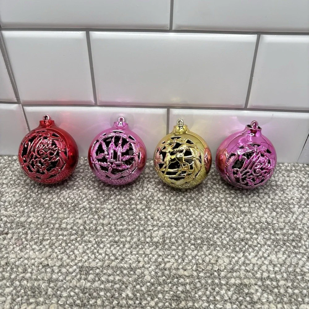 Bradford Christmas Ornaments Vintage Plastic 4 Balls Filagree Deer‎ Merry