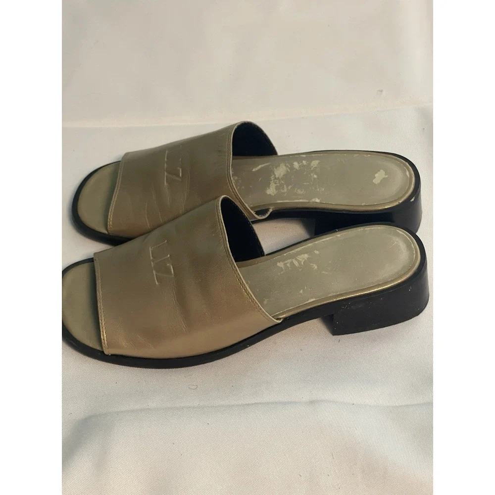 Liz‎ Claiborne Sandals Womens Size 6.5 M Gold Slip On Low Heels Metallic Bin2