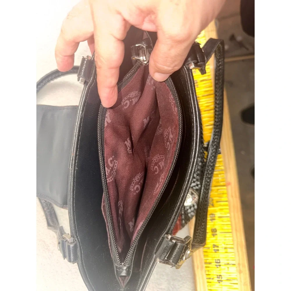 Modern Works snap compartment