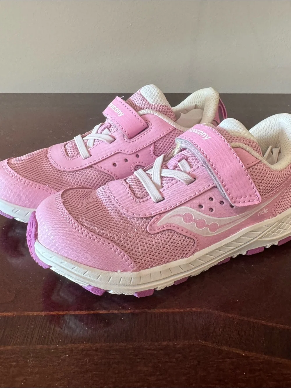 Saucony lightweight pink