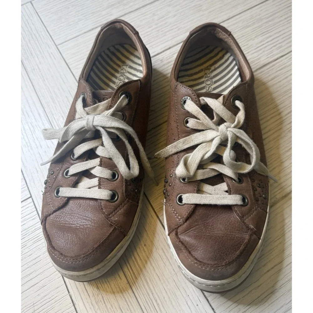 Taos Women's Freedom Leather Studded Sneaker Perforated BROWN Lace Up SIZE 8