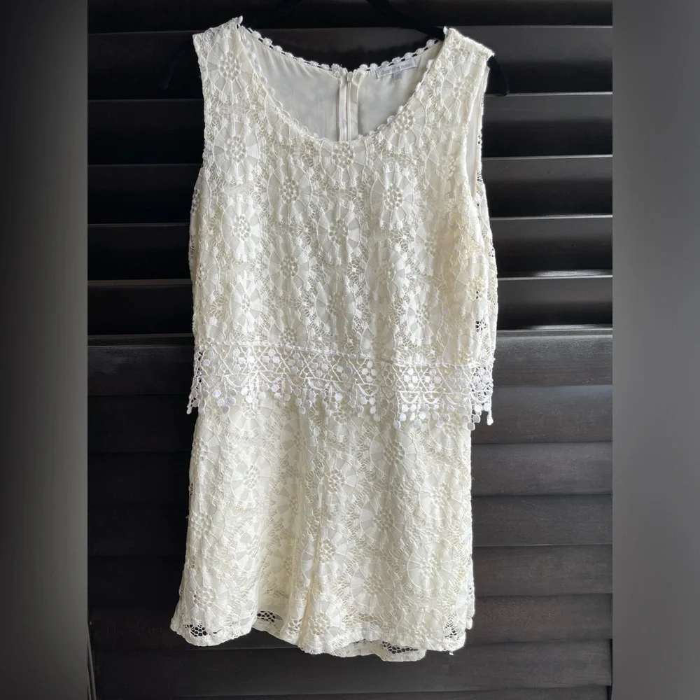 Lace Romper sleeveless shorts Size M cream color back zip boho