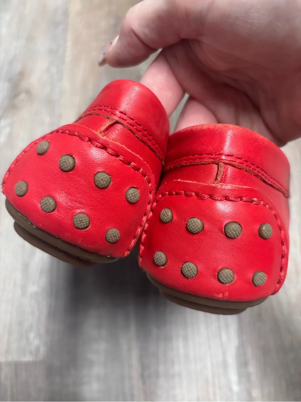 Vionic sleek red