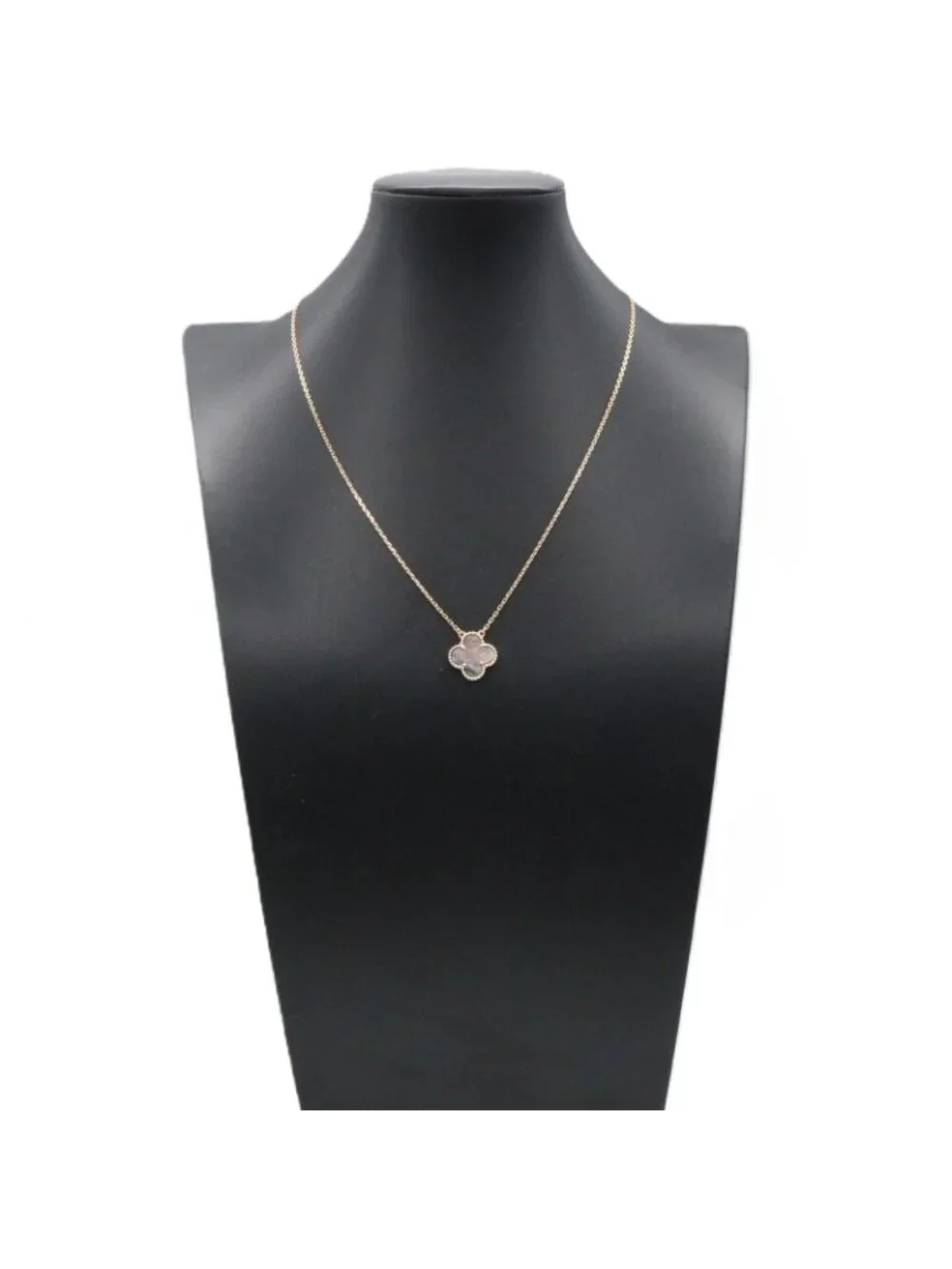 Van Cleef & Arpels slight signs