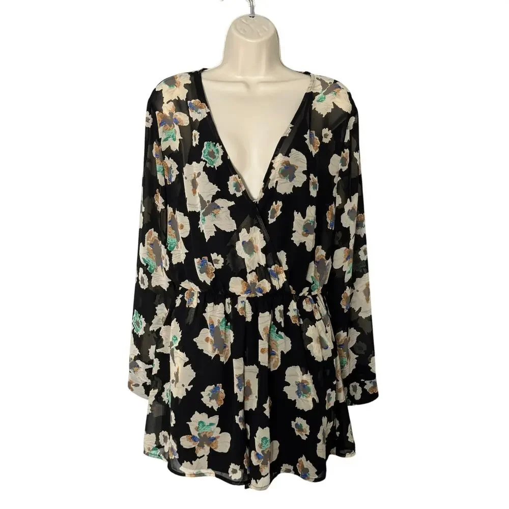 ASTR Floral‎ Long Sleeve Romper Size L