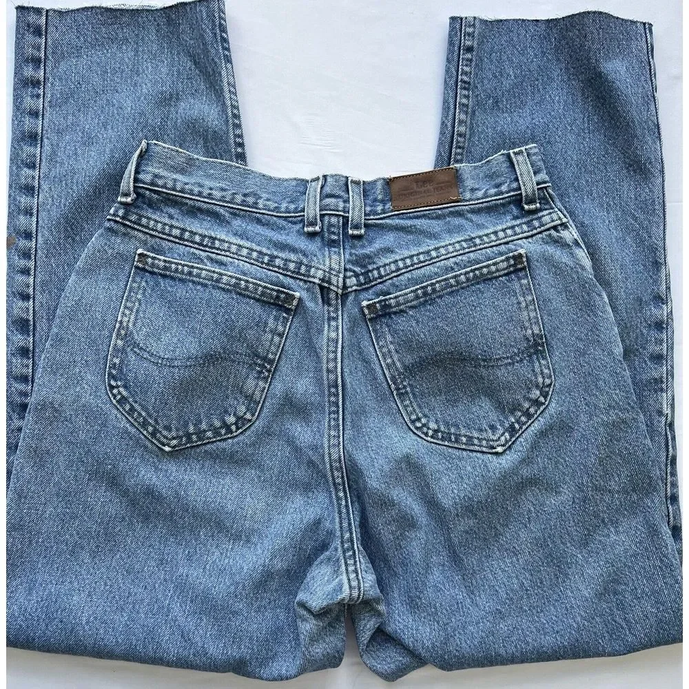 Lee this pair