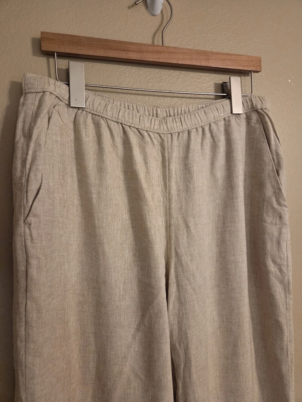 Abercrombie & Fitch light beige