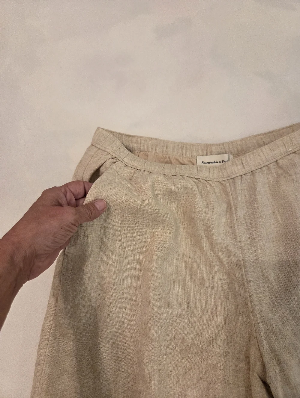 Abercrombie & Fitch light beige