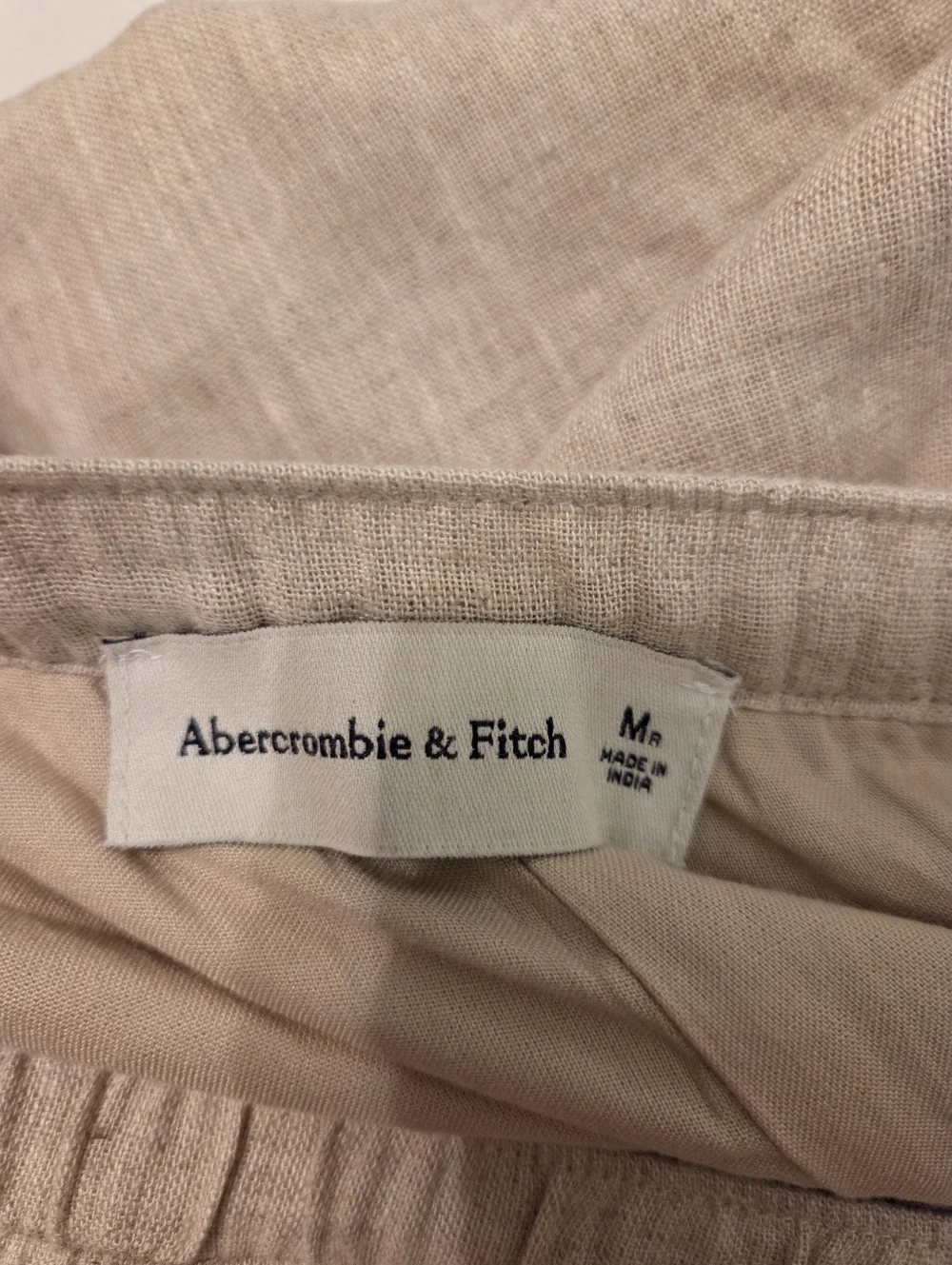 Abercrombie & Fitch light beige