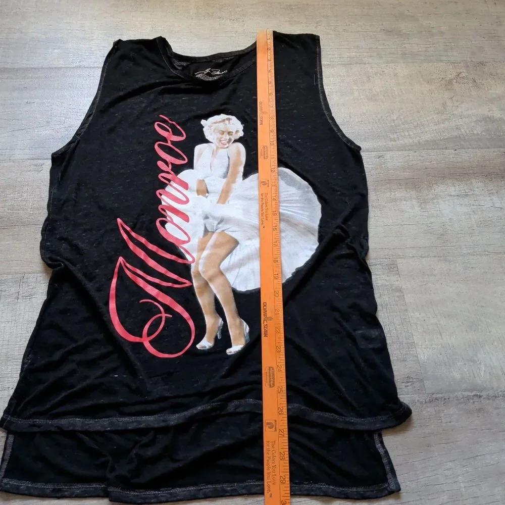 Marilyn Monroe soft black