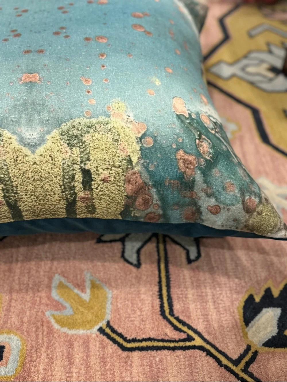 N/A bermuda pillow