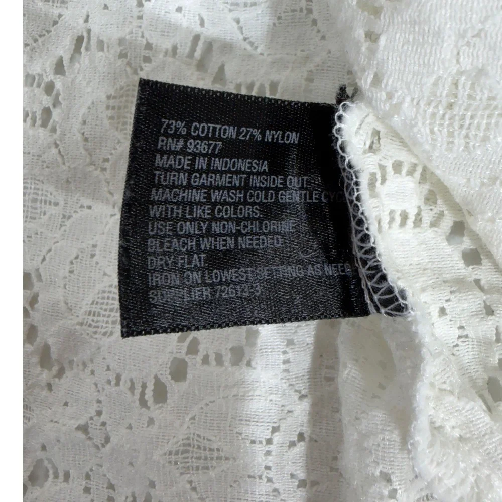 JC Penney Ivory Floral Lace Ruffle Front‎ Sleeveless Blouse Top Ruffled Keyhole