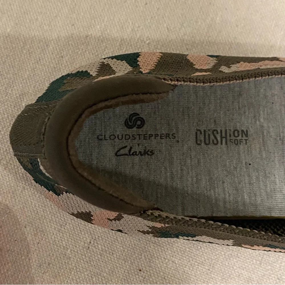 Clarks Cloudsteppers Carly Hope Camouflage Ballet Flats - NWOT - Size 7