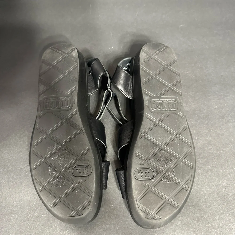 Munro stylish black