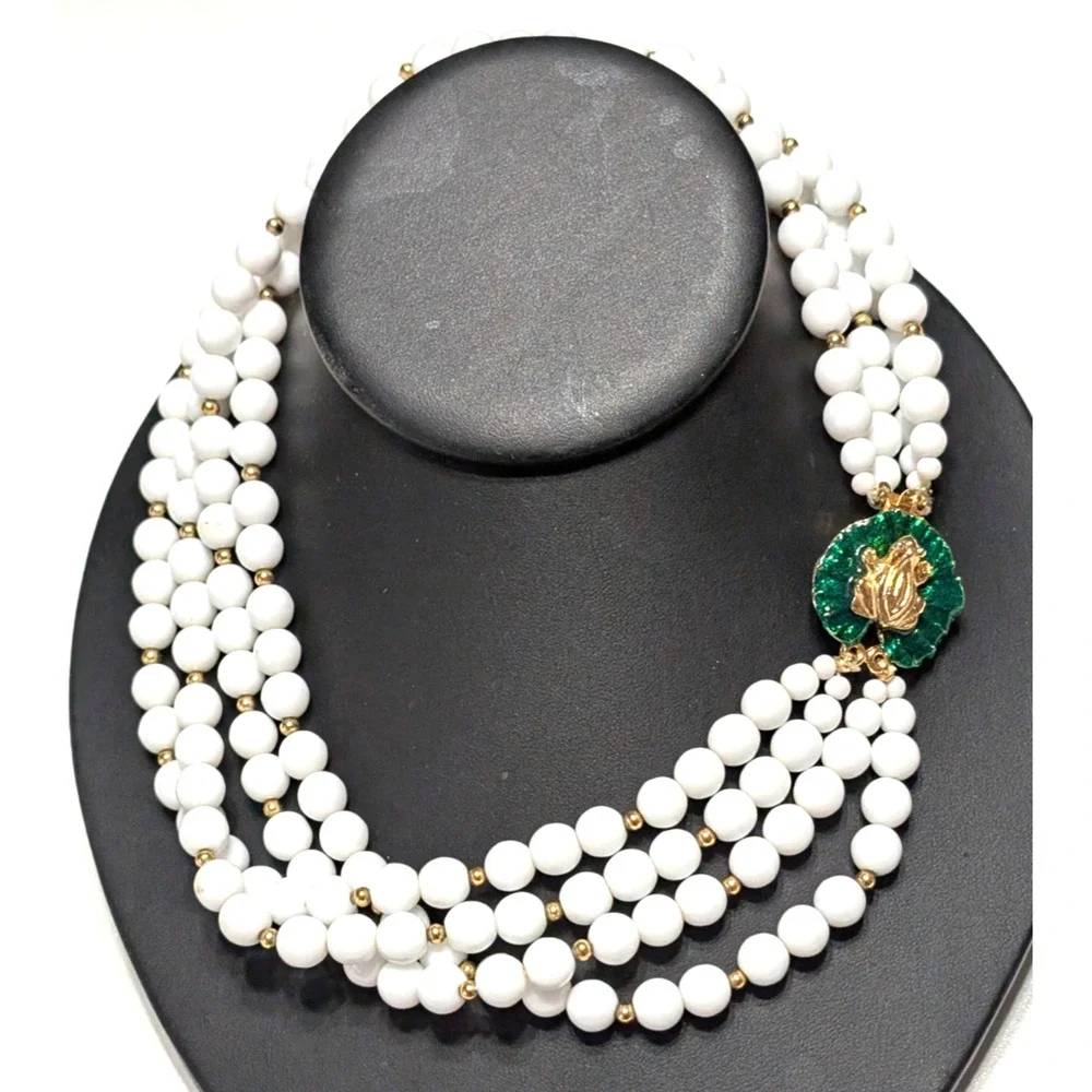 Unique‎ Frog Clasp 4 Strandss White Beaded Necklace 17
