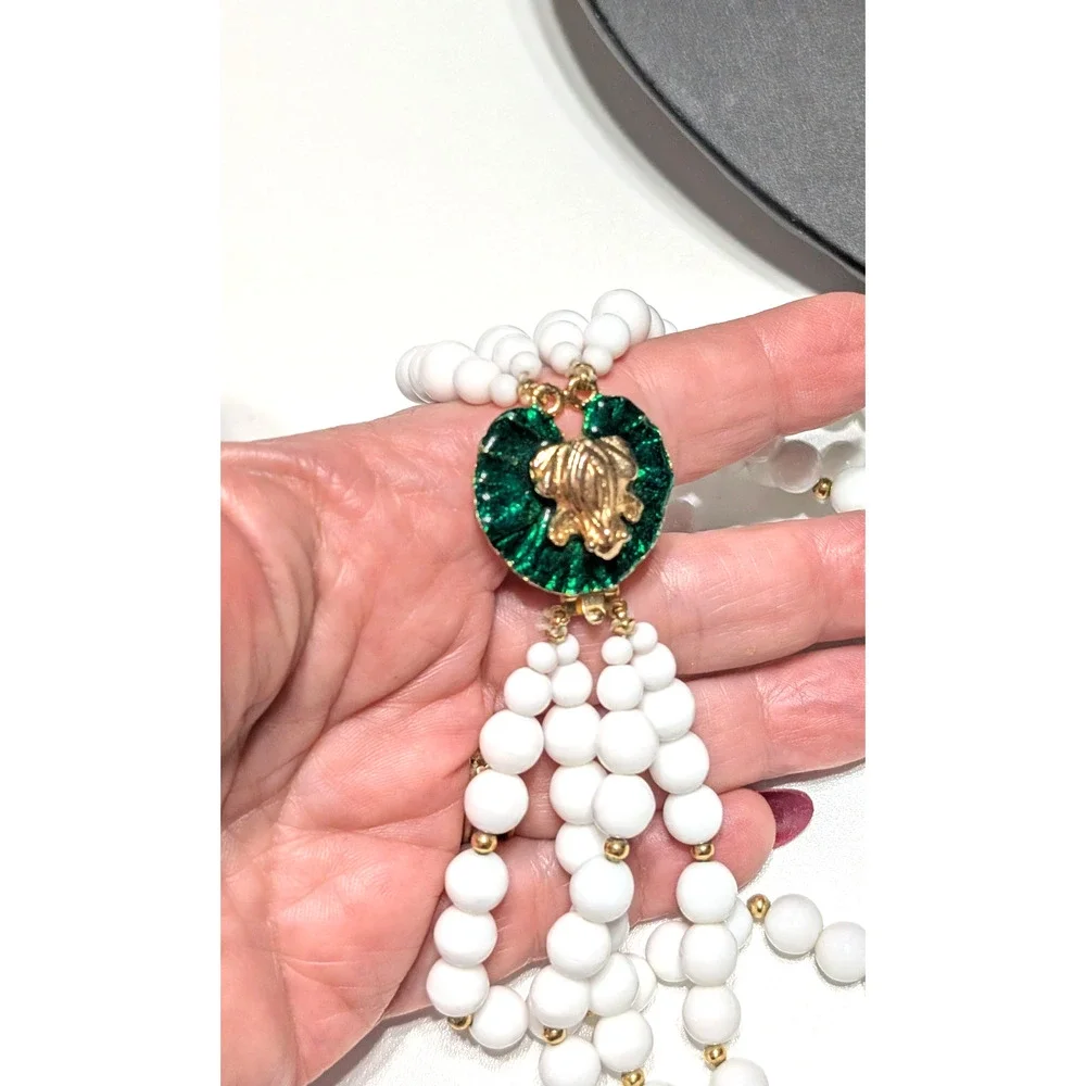 Unique‎ Frog Clasp 4 Strandss White Beaded Necklace 17