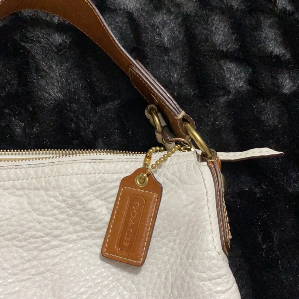 Coach elegant cream