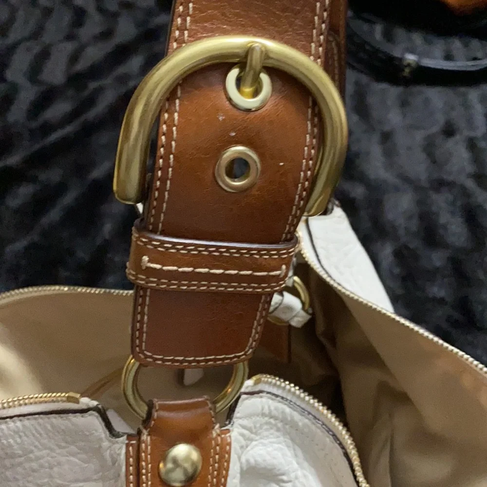 Coach elegant cream