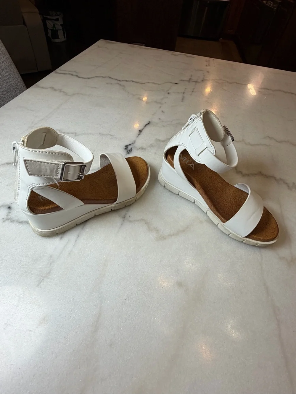 MIA classic white