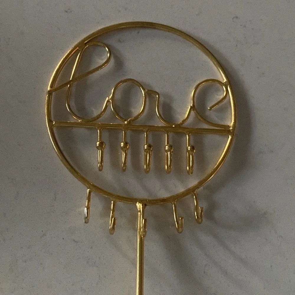 Unbranded gold tone