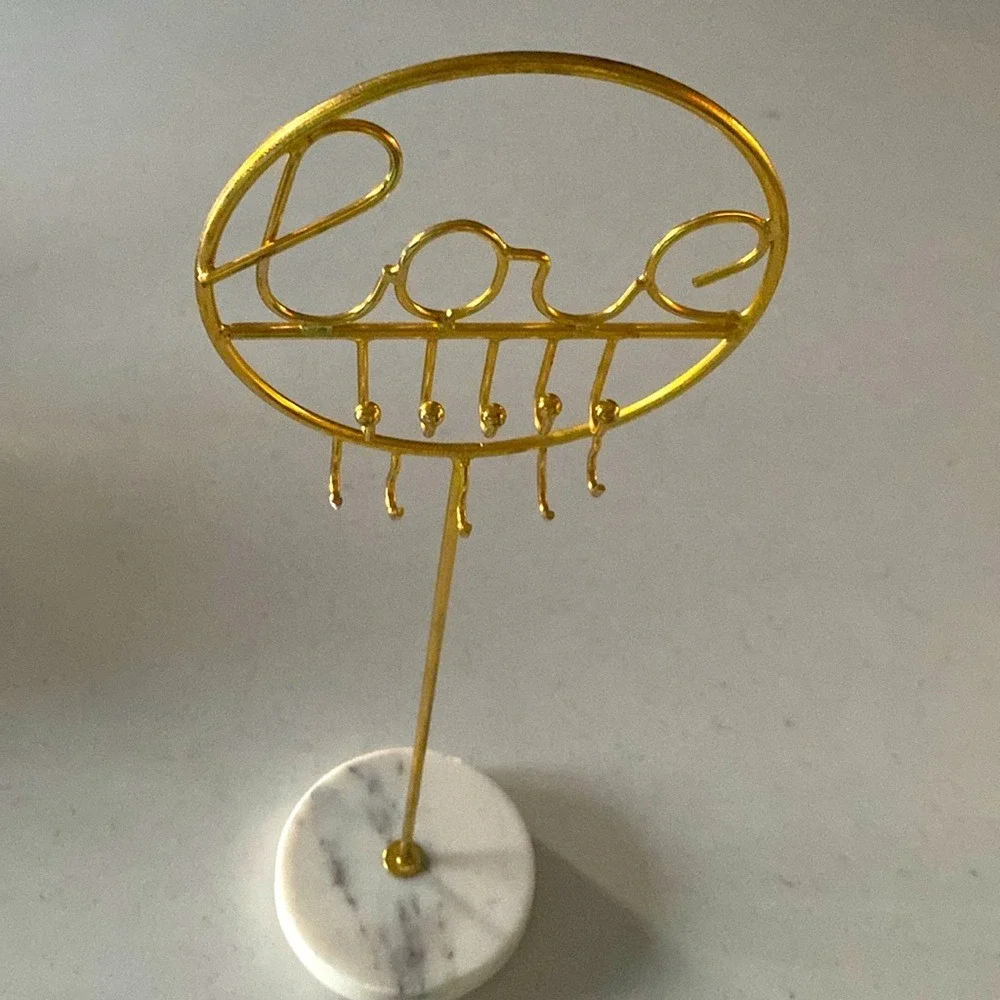 Unbranded gold tone