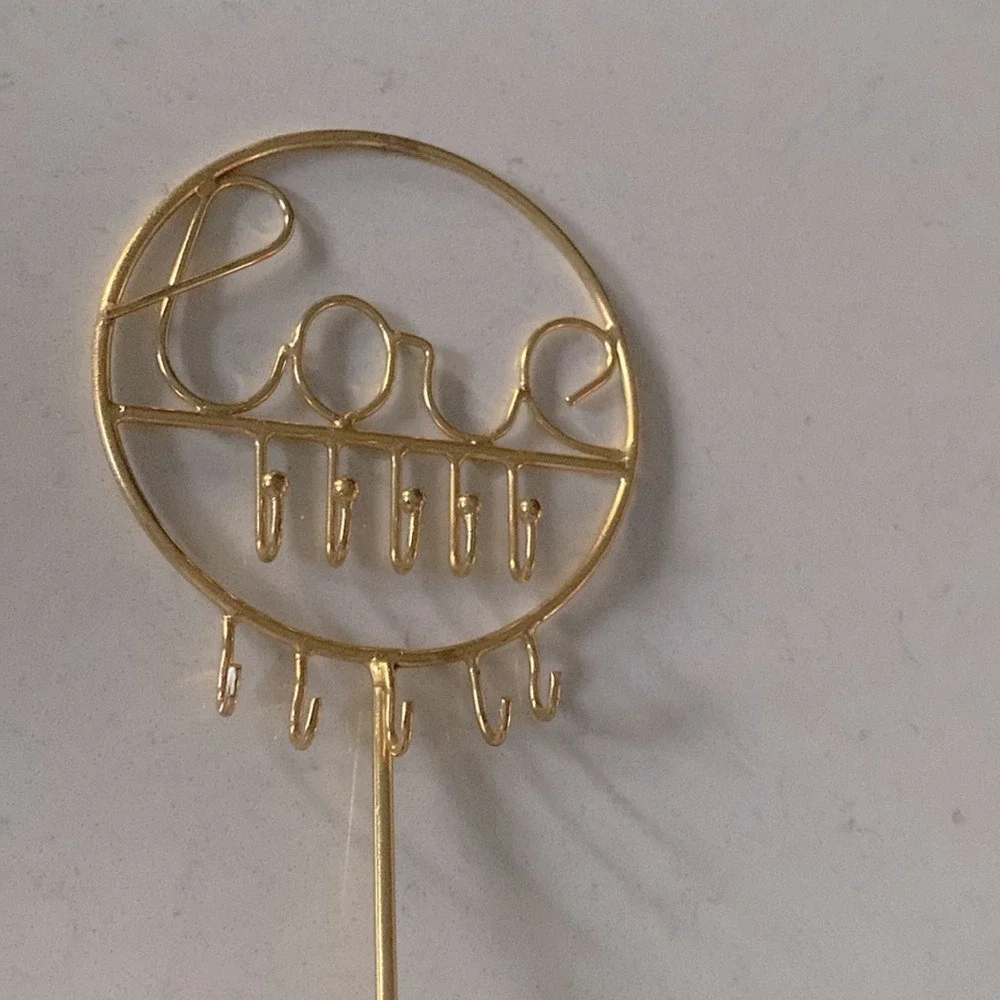 Unbranded gold tone