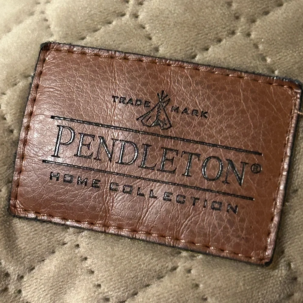 Pendleton Luxurious Silver Quilted Bedspread