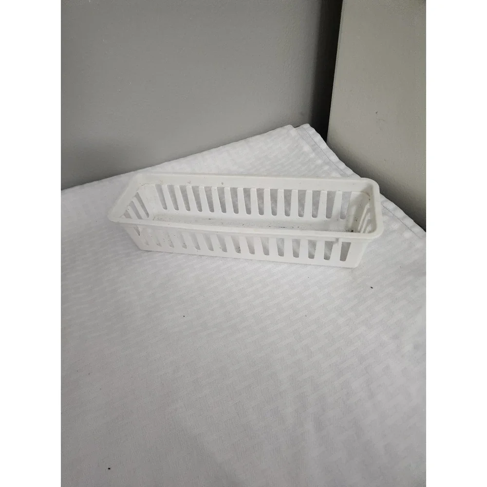 N/A white plastic
