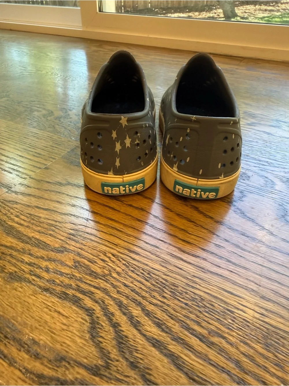 NATIVE Kids Grey Star-Print Slip-On Shoes - waterproof C13