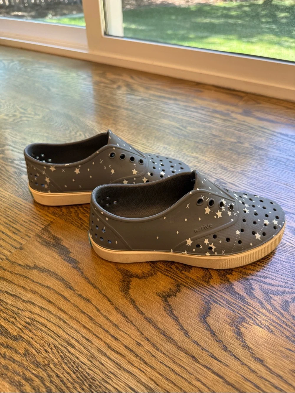 NATIVE Kids Grey Star-Print Slip-On Shoes - waterproof C13