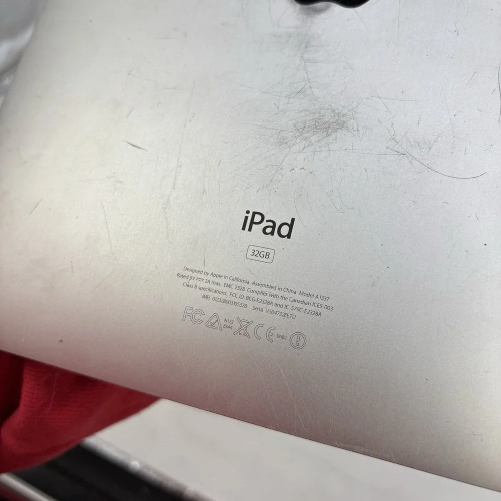 iPad 32GB A1337 Broken Doesn't Turn On Silver Parts Or Repair Bundle