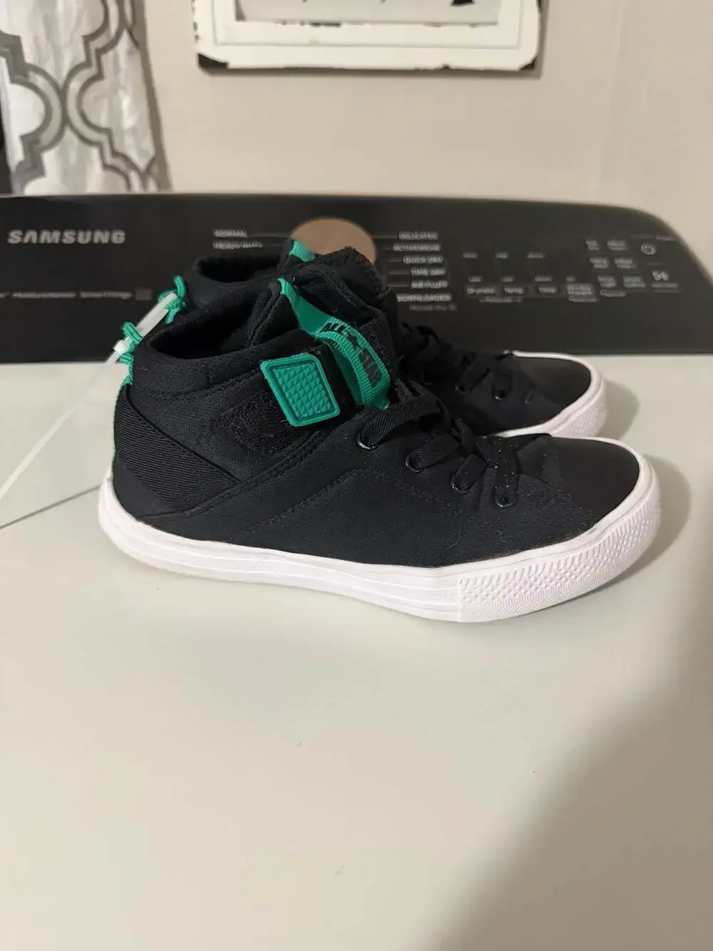 Converse up grabs