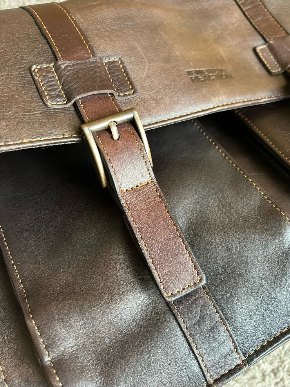 Kenneth Cole Reaction Colombian Leather Dowel Rod Portfolio With 15