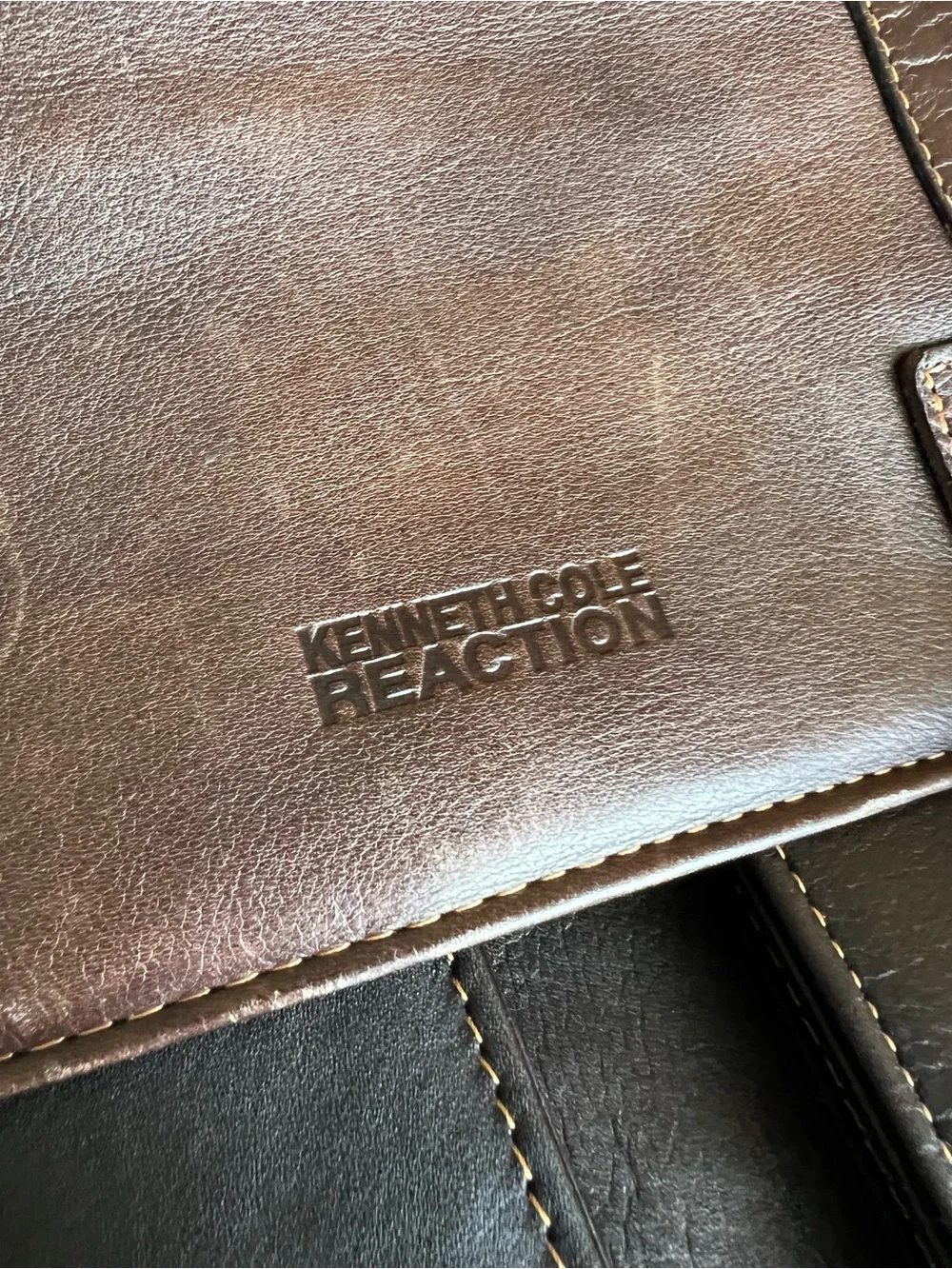 Kenneth Cole Reaction Colombian Leather Dowel Rod Portfolio With 15