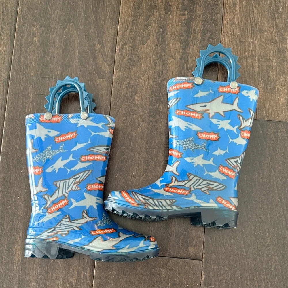 Members Mark Kids Blue Shark Light Up Rain Boots! Worn one time!